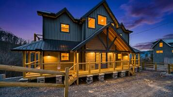 House, 5 Bedrooms | Exterior