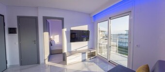 Delfini Girni Apartments