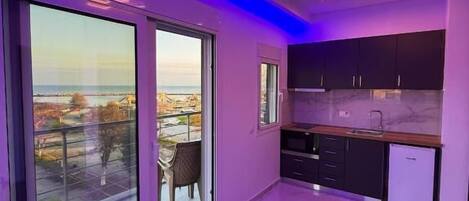 Apartment, 1 Bedroom, Balcony, Sea View | Interior