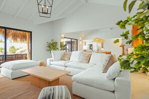 TV - NEW 6-Bed 6 Bath Pool 5-min to Beach by Bocobay (Noord)