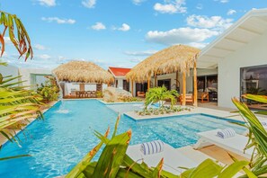 Pool - NEW 6-Bed 6 Bath Pool 5-min to Beach by Bocobay (Noord)