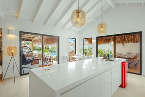 Dining - NEW 6-Bed 6 Bath Pool 5-min to Beach by Bocobay (Noord)