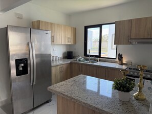 Private kitchen - Escape to paradise, stay at Villa Rose Punta Cana (Punta Cana)