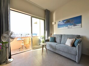 Appartement, 1 chambre, balcon | Salle de séjour