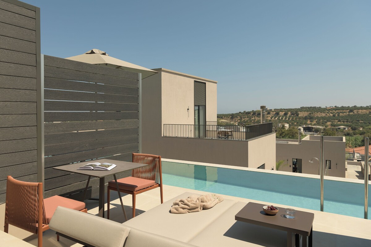 Superior Suite with Sharing Pool | 露台/庭院