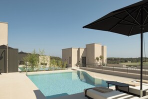 Accessible Villa with Private Pool | 露台/庭院