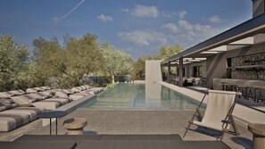 Außenpool, geöffnet von 08:00 Uhr bis 20:00 Uhr, Sonnenschirme