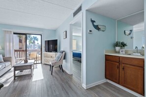 2 bedrooms, iron/ironing board, travel cot, WiFi - Tidal Terrace l Heated Pool l Steps to Beach! (St. Augustine)