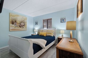 2 bedrooms, iron/ironing board, travel cot, WiFi - Tidal Terrace l Heated Pool l Steps to Beach! (St. Augustine)