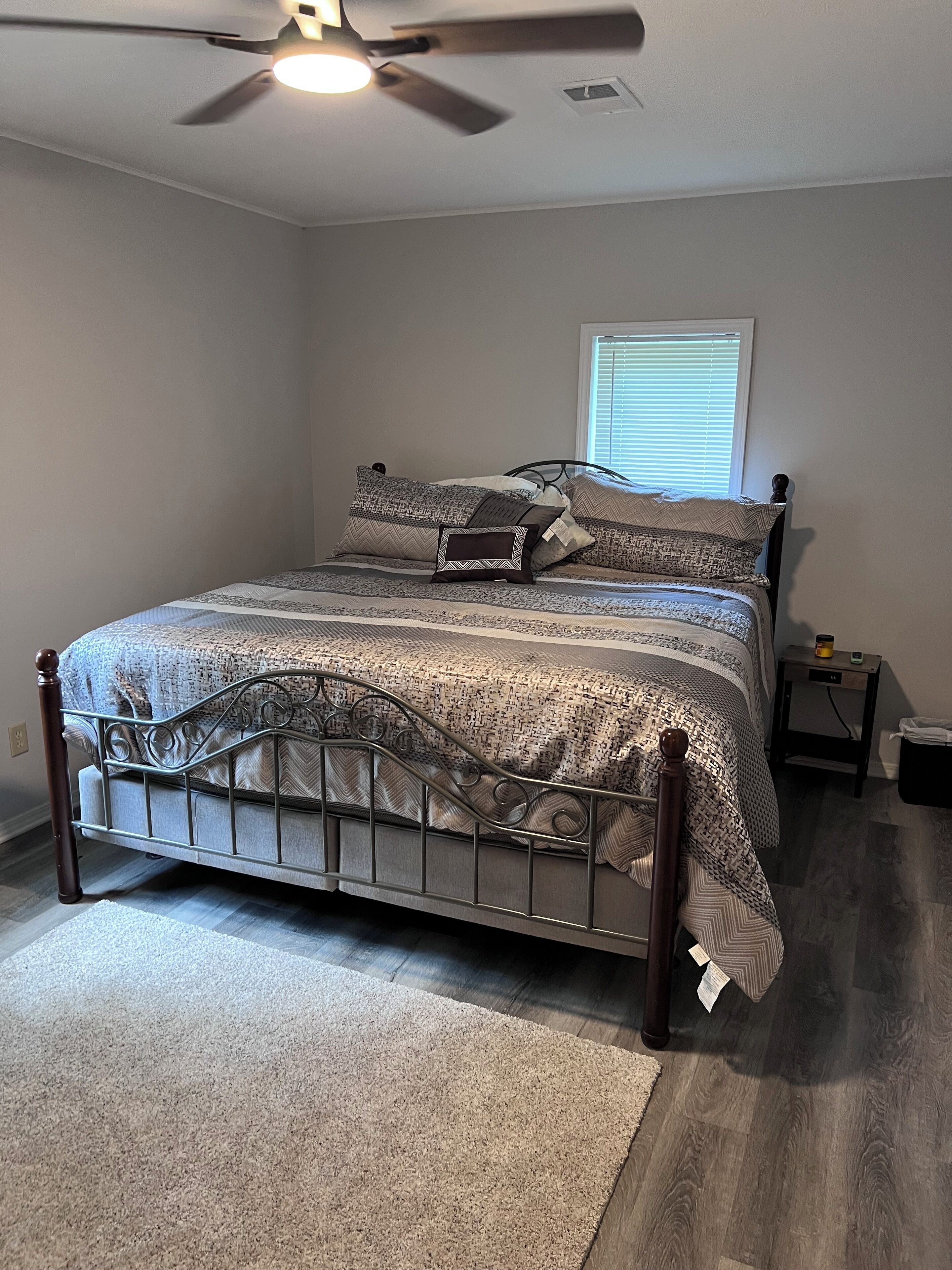 2 多间卧室、WiFi、床单