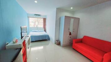 Desk, laptop workspace, free WiFi