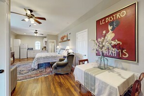 1 makuuhuone, silitysrauta/-lauta, Wi-Fi, vuodevaatteet