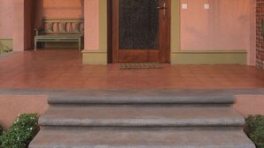 A building entrance with a wooden door, a bench, and steps leading up to it. - Flor De Lis - 4 BHK Villa w/Pool, wifi & parking behind Sakana in Anjuna (Vagator)