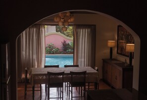 Dining - Flor De Lis - 4 BHK Villa w/Pool, wifi & parking behind Sakana in Anjuna (Vagator)
