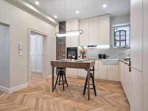 Fridge, oven, stovetop, dishwasher - Gdańsk Downtown Apt - 52 m2, Top Location - by Rentujemy (Gdańsk)
