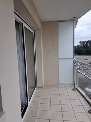 Unclassified image, 2 of 10, button