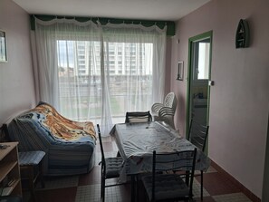 Unclassified image, 5 of 10, button