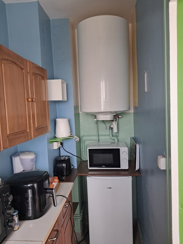 Unclassified image, 1 of 10, button