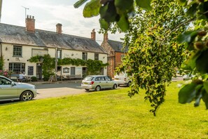 Exterior - Pheasant Cottage, Little Massingham, Norfolk (Little Massingham)