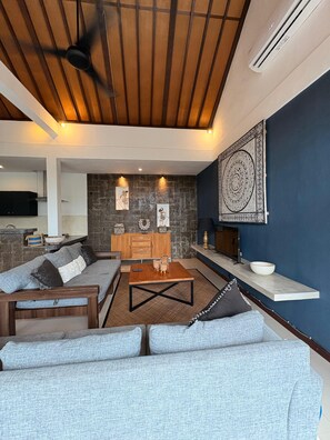 Living area - Family-Friendly 3BR Villa | 5 Min to Beach | Pool & Kids Bunk Room (Kabupaten Badung)