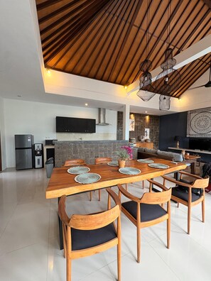 Dining - Family-Friendly 3BR Villa | 5 Min to Beach | Pool & Kids Bunk Room (Kabupaten Badung)