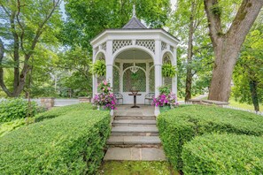 Property grounds - Stunning Falmouth estate with heated pool and gardens RPMS177 (Falmouth)