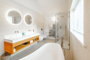 Shower, hair dryer, towels - Seahenge, Brancaster, Norfolk (Brancaster)