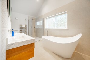 Shower, hair dryer, towels - Seahenge, Brancaster, Norfolk (Brancaster)