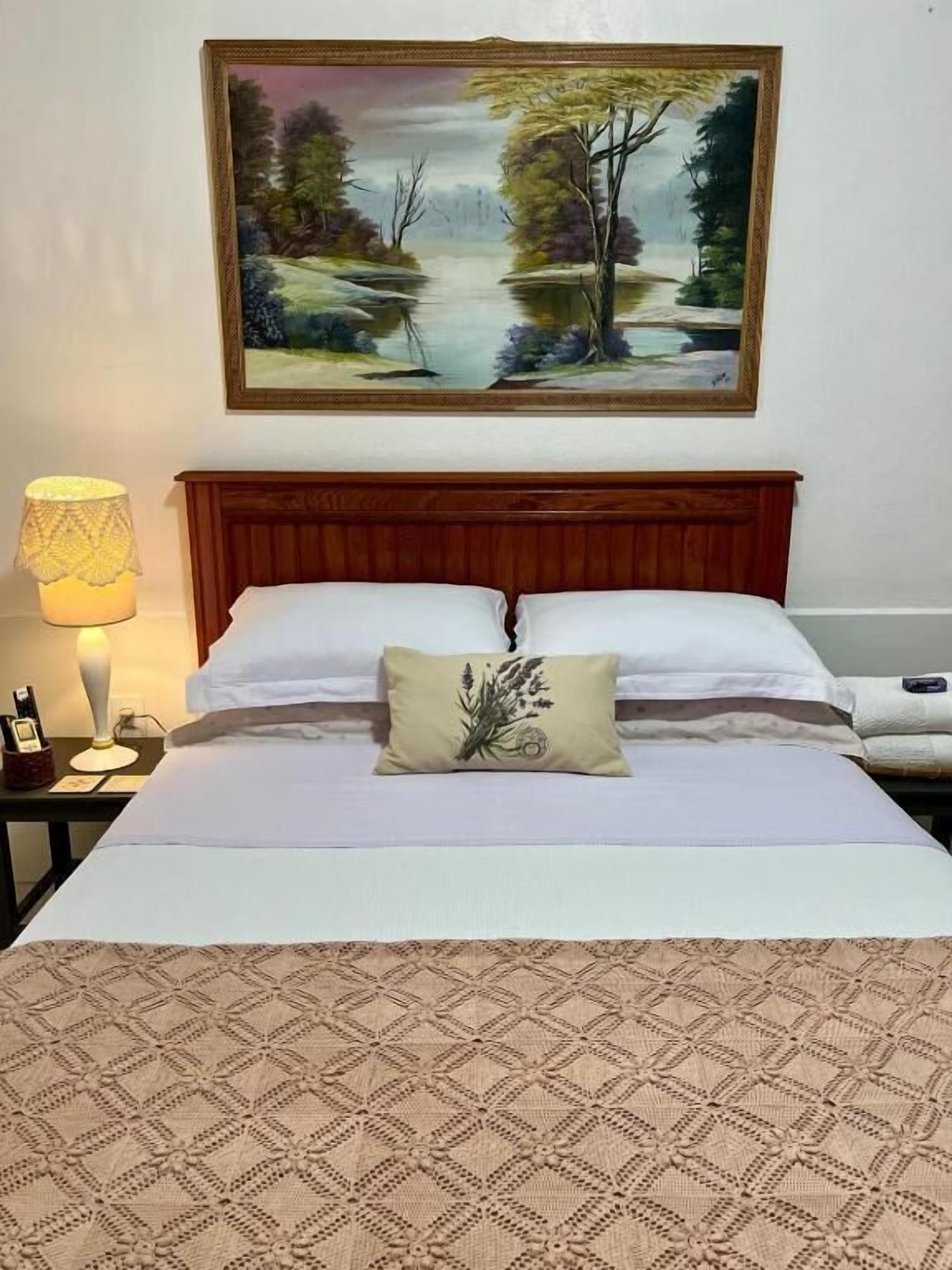 Cortinas blackout, ferros/tábuas de passar roupa, Wi-Fi de cortesia