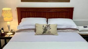 Cortinas blackout, ferros/tábuas de passar roupa, Wi-Fi de cortesia