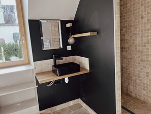 Unclassified image, 3 of 8, button - Les Résidences Gueguen - The Studio (Chablis)