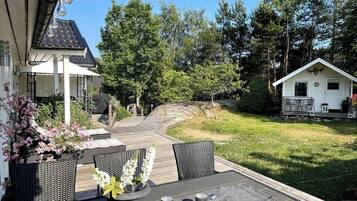 House, 4 Bedrooms, Private Pool, Garden View | Outdoor dining