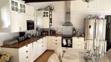 House, 4 Bedrooms, Private Pool, Garden View | Interior