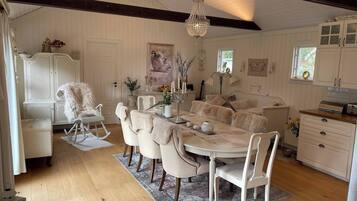 House, 4 Bedrooms, Private Pool, Garden View | Dining room