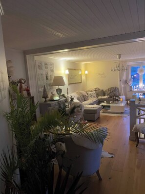 Living room - Large House With Pool and Close to the sea (Akersberga)