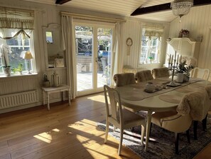 House, 4 Bedrooms, Private Pool, Garden View | Dining room - Large House With Pool and Close to the sea (Akersberga)