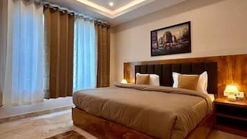 Deluxe Double Room | Desk, laptop workspace, free WiFi