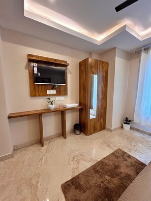 Deluxe Double Room | Interior - Namaste Hostel Rishikesh (Rishikesh)