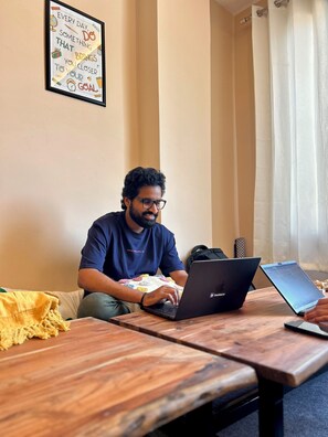 Lobby - Namaste Hostel Rishikesh (Rishikesh)