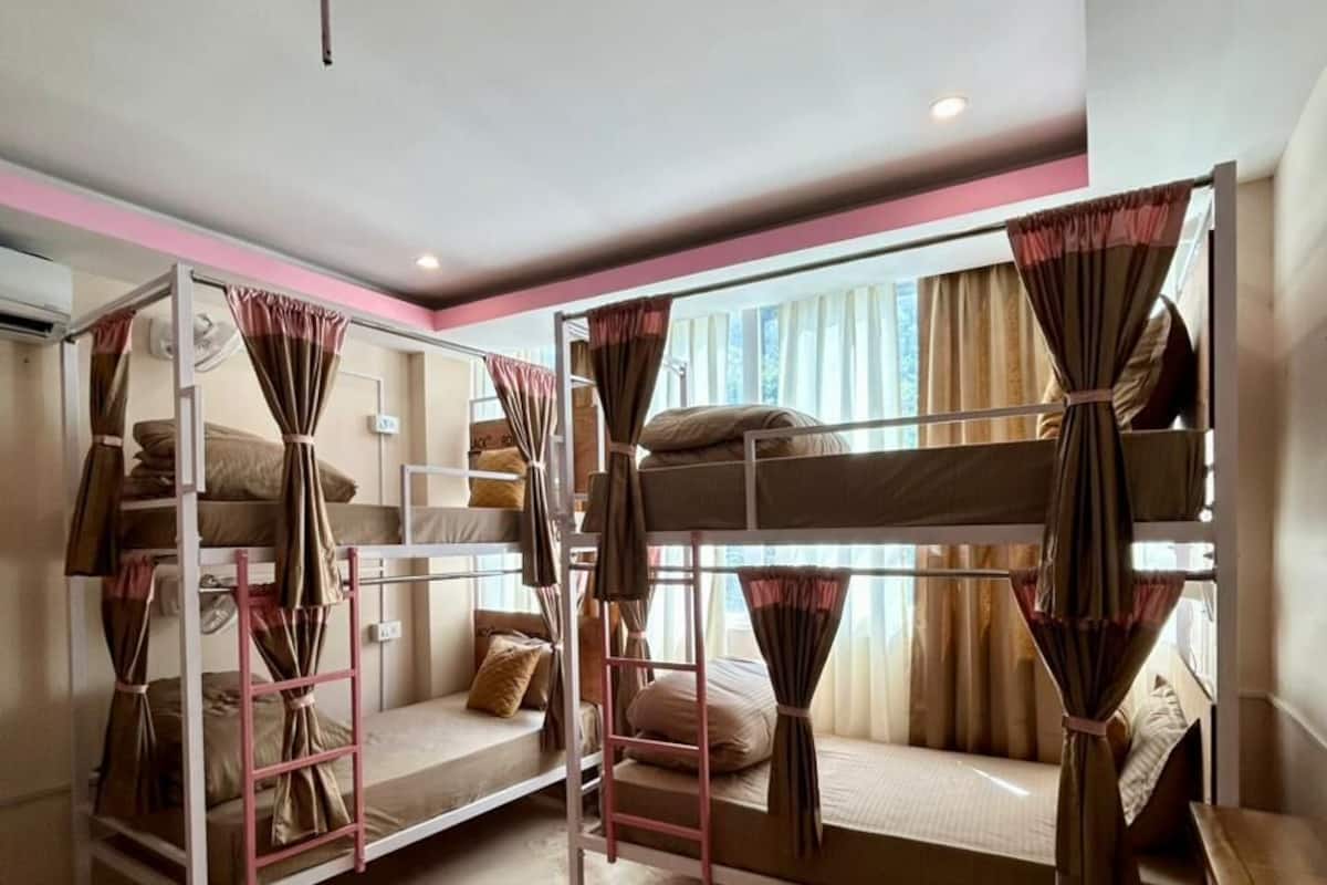 Delad sovsal - Comfort - endast kvinnor | Skrivbord, arbetsyta för laptop och gratis wi-fi