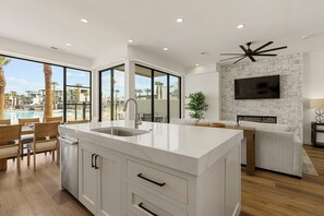 Interior - Pearl Beach A: Lagoon Front + Beach Access (St. George)