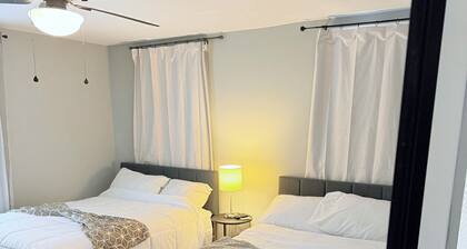 Large 5BR Home Sleeps 12 Fireplace ADA-Friendly Access