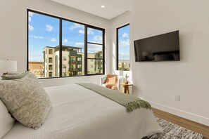 4 bedrooms, desk, iron/ironing board, travel crib - Pearl Beach B: Lagoon Front + Beach Access (St. George)