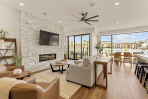 TV - Pearl Beach B + C: Lagoon Front + Beach Access (St. George)