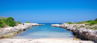 Suite-jardin exclusive et pleine de charme, au bord de la mer – pour 2 personnes
