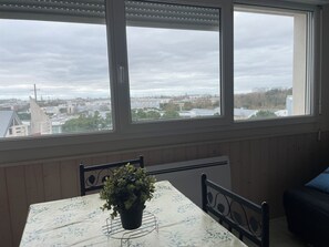 Dining - At the ocean's edge with a balcony - Les Minimes (La Rochelle)