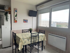 Dining - At the ocean's edge with a balcony - Les Minimes (La Rochelle)