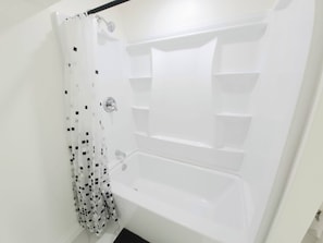 House, 2 Bedrooms | Bilik Mandi