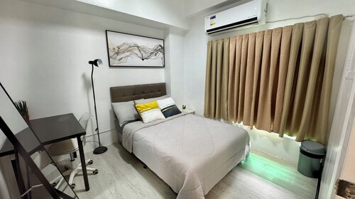 Safe & Serene Minimalist 1-Bed Condo in City Center – Pool, Balcony & More!