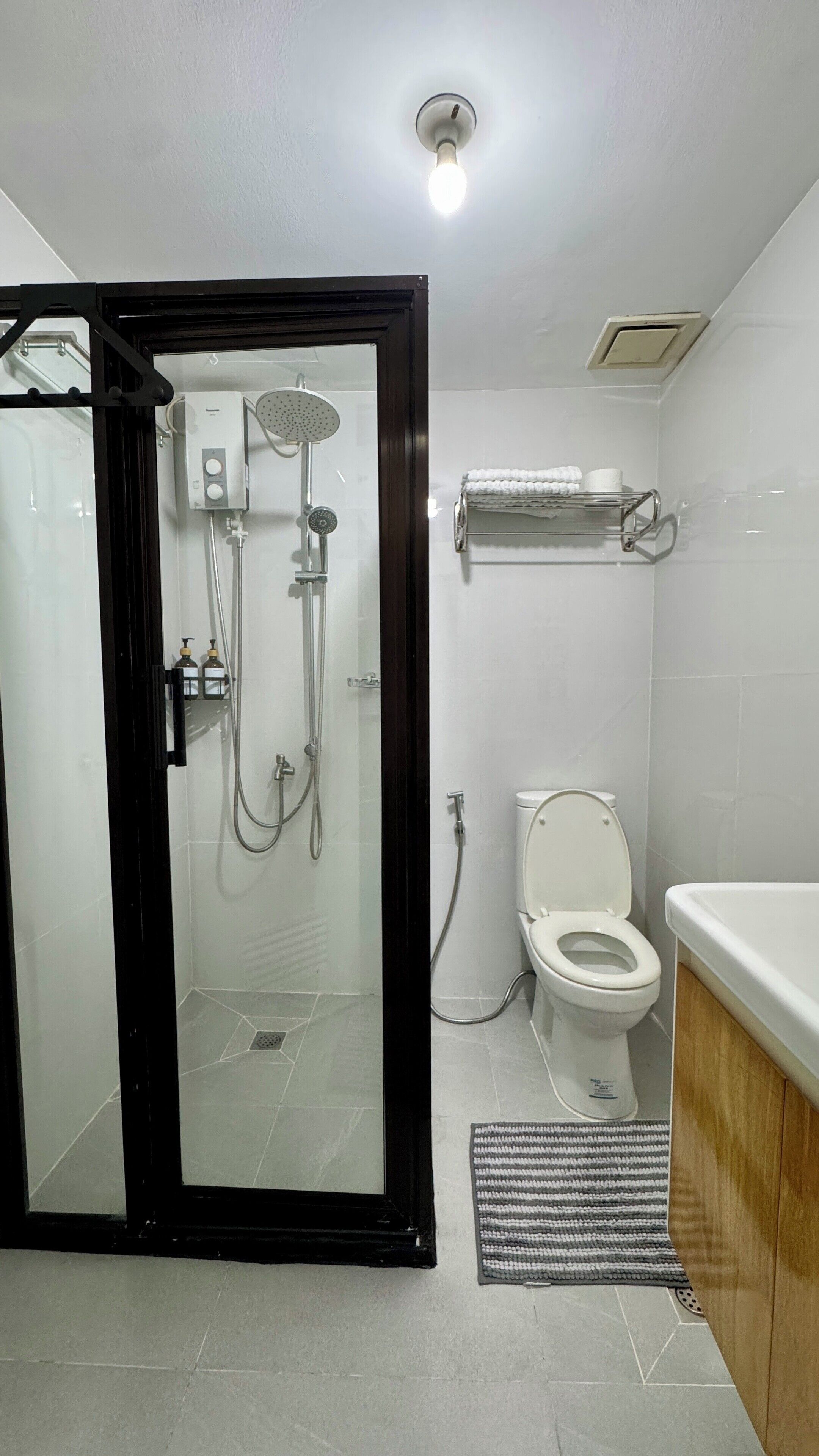 タオル、石鹸、トイレットペーパー